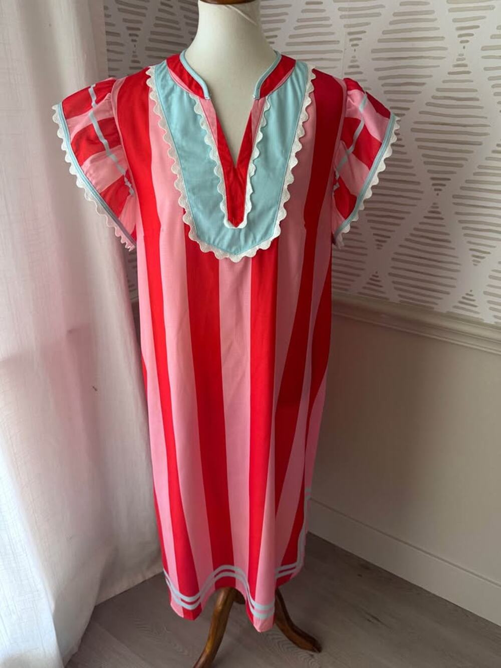 Boutique Women’s Large Pink Stripped Scalloped Trim Midi Dress